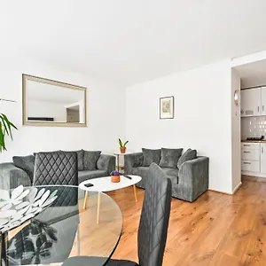  Apartment Lovely 2-bed, Sleeps 6, Near Stratford Station & Abba Voyage, United Kingdom